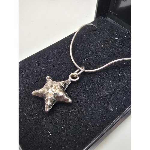 184 - A pretty 925 silver hand hammered star pendant set on a good 925 silver 22