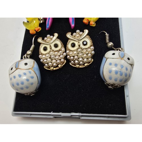 189 - A bundle of 5 pairs of novelty costume earrings to include a pretty hand painted ceramic owl pair, 1... 