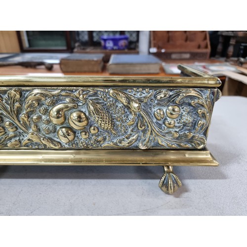 307 - Good quality antique brass fire fender, with intricate pine cone and oak leaf decoration to the fron... 