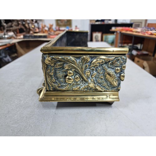 307 - Good quality antique brass fire fender, with intricate pine cone and oak leaf decoration to the fron... 