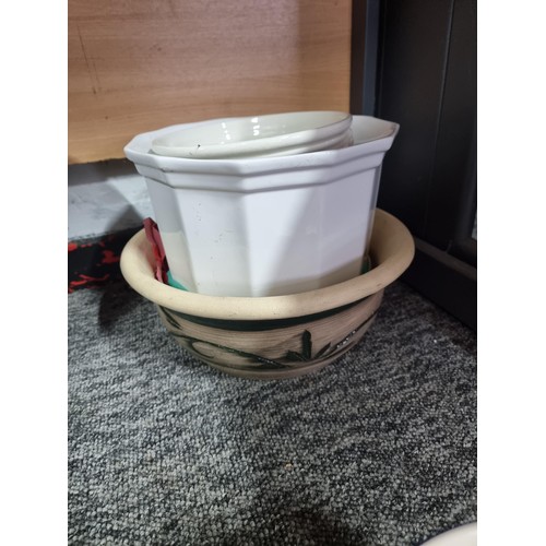 317 - Collection of 13x ceramic plant pots of various sizes inc a large grey plant pot, a white ceramic pl... 