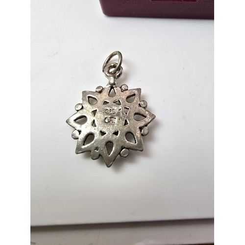 209 - A bundle of 3x 925 silver pendants to include a shell formed pendant and 2 flower formed pendants. I... 