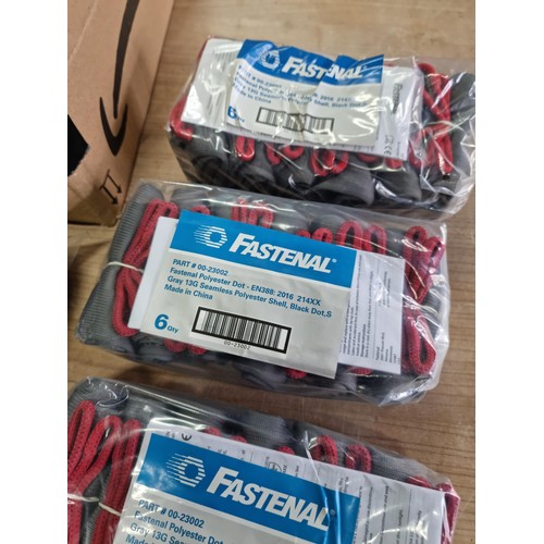 333 - Box containing a large quantity of 10x packets of Fastenal polyester dot gloves in as new condition ... 