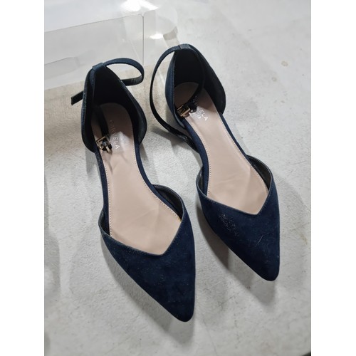 362 - 2x pairs of ladies shoes inc a pair of blue suede Kurt Geiger Carvela flat shoes size 40 along with ... 