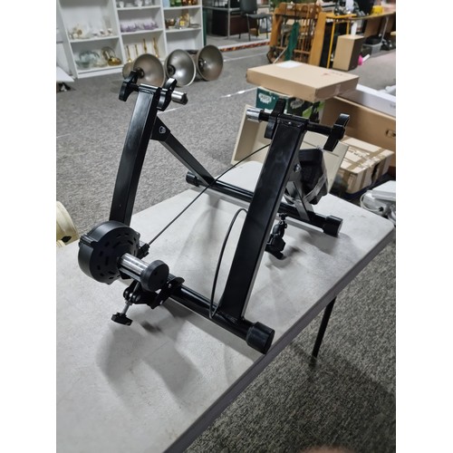 363 - A good quality indoor bike exerciser, with pre-tensioner designed to put back wheel into to cycle in... 