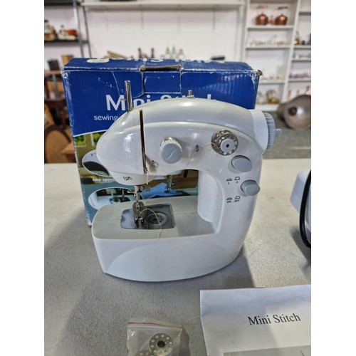 369 - 2x sewing machines inc a So Crafty electric sewing machine with 24x pre set stitches complete with f... 