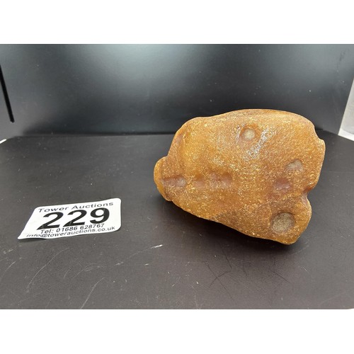 229 - A huge genuine piece of natural raw unpolished honey amber with a weight of 69.6g, this specimen is ... 