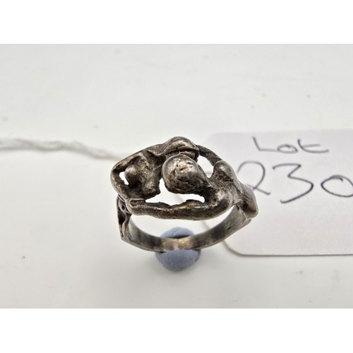 230A - An unusual good quality vintage 25 silver ring in the form of a lovers embrace, the ring is beautifu... 