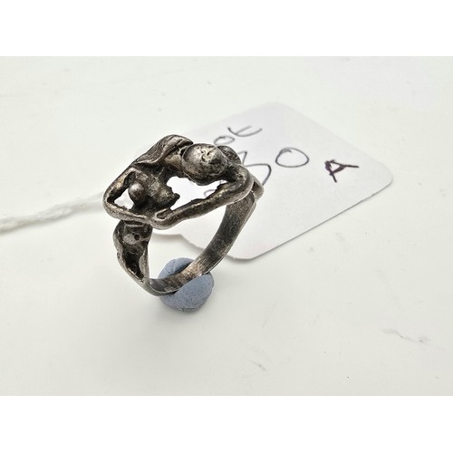 230A - An unusual good quality vintage 25 silver ring in the form of a lovers embrace, the ring is beautifu... 