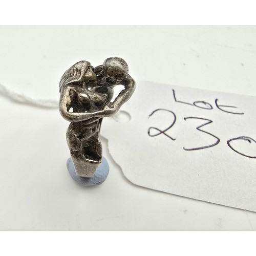 230A - An unusual good quality vintage 25 silver ring in the form of a lovers embrace, the ring is beautifu... 