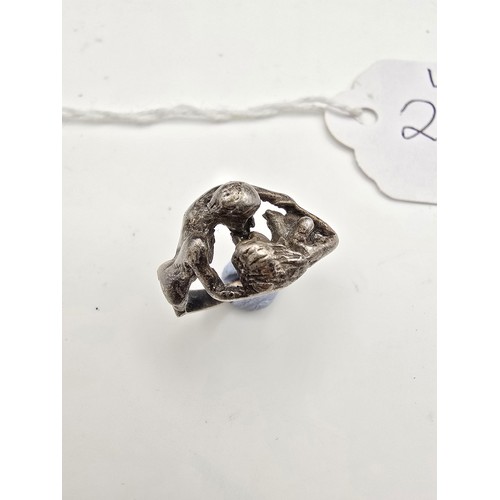 230A - An unusual good quality vintage 25 silver ring in the form of a lovers embrace, the ring is beautifu... 