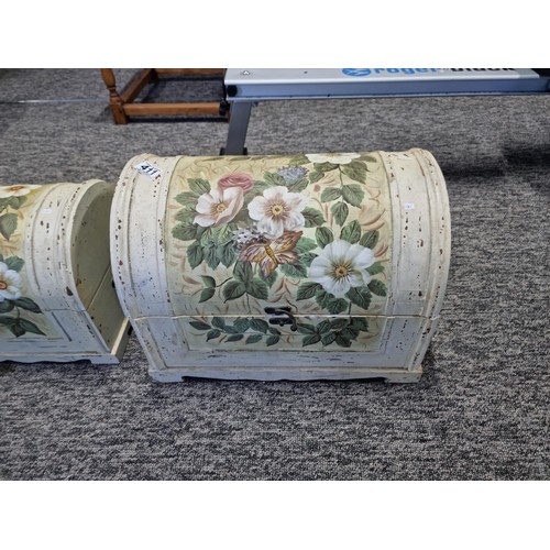 411 - 3x graduated Shabby Chic domed storage chests with a floral decoration to the tops, all in good over... 