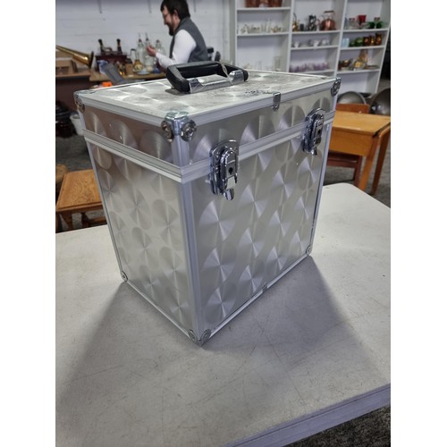 381 - Good quality sturdy aluminium record case with circular decoration to the sides and top, comes compl... 