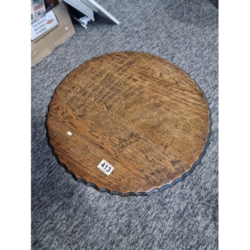 413 - Vintage small wooden pie-crust edged oak lamp table in good overall condition. Height of 34cm x diam... 