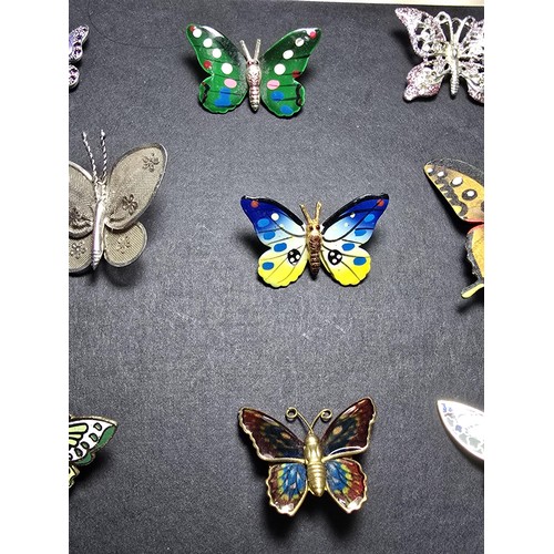 264 - A suite of 9x pretty butterfly brooches which includes a tested as silver butterfly brooch which dou... 