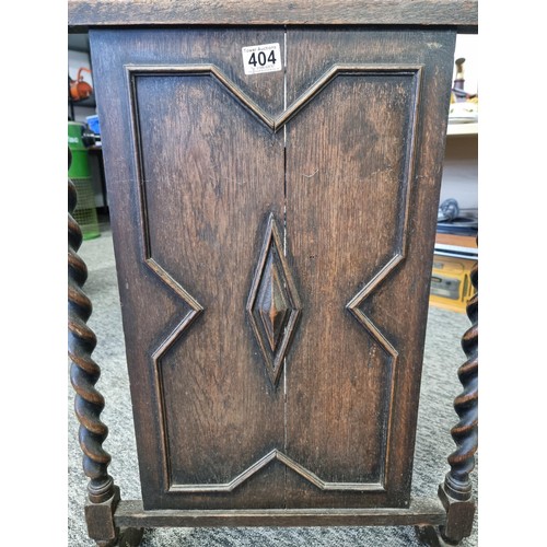 404 - Good quality antique dark oak fire screen with a diamond shape to the centre, has good carving throu... 