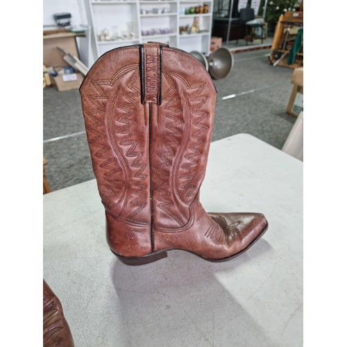 389 - A pair of original Loblan Venezuelan full leather cowboy boots circa 1970's in good order. We are un... 