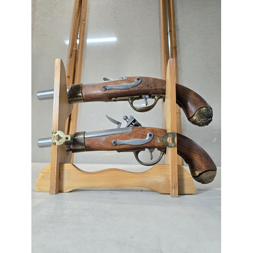 279 - A pair of stunning reproduction flintlock pistols colonial 1806, Napoleonic era. These classic caval... 