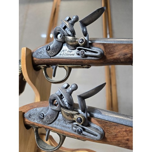 279 - A pair of stunning reproduction flintlock pistols colonial 1806, Napoleonic era. These classic caval... 