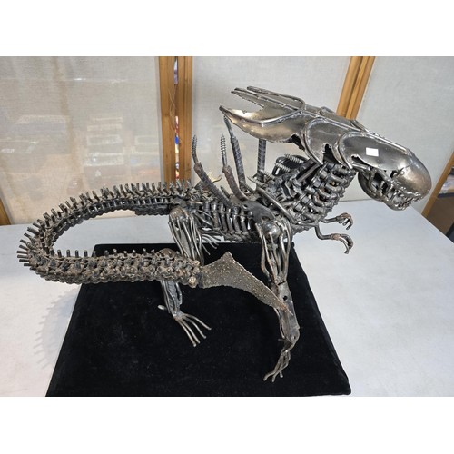 284 - A handmade very large and impressive metal art sculpture Depicting Alien (40cm high), completely mad... 