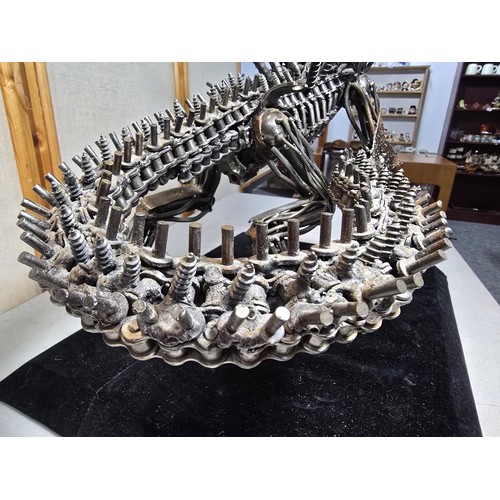 284 - A handmade very large and impressive metal art sculpture Depicting Alien (40cm high), completely mad... 