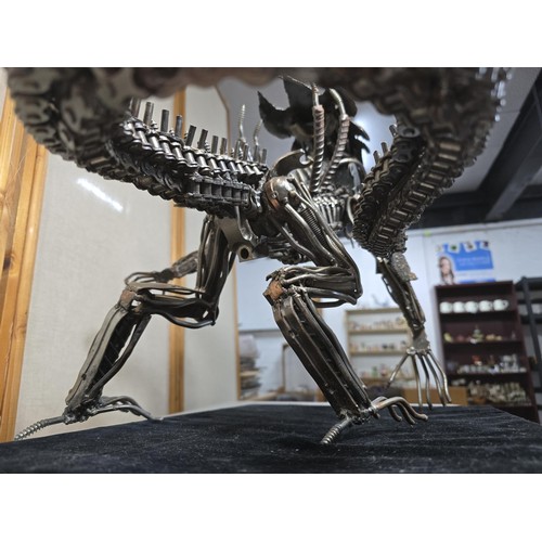 284 - A handmade very large and impressive metal art sculpture Depicting Alien (40cm high), completely mad... 