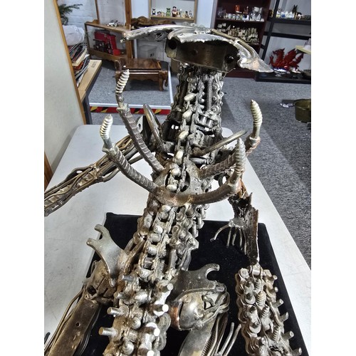 284 - A handmade very large and impressive metal art sculpture Depicting Alien (40cm high), completely mad... 