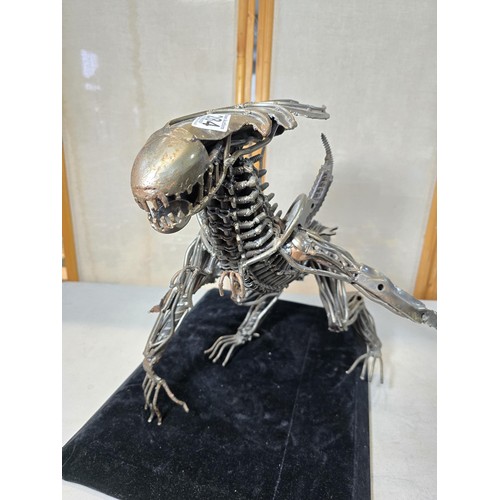 284 - A handmade very large and impressive metal art sculpture Depicting Alien (40cm high), completely mad... 