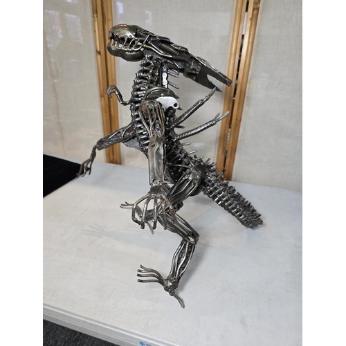 284 - A handmade very large and impressive metal art sculpture Depicting Alien (40cm high), completely mad... 