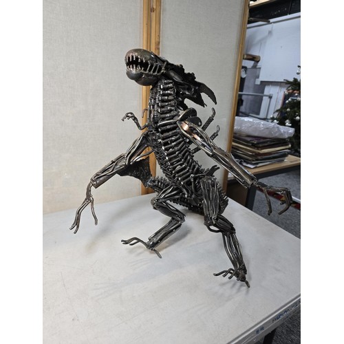 284 - A handmade very large and impressive metal art sculpture Depicting Alien (40cm high), completely mad... 