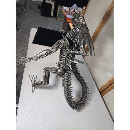 284 - A handmade very large and impressive metal art sculpture Depicting Alien (40cm high), completely mad... 