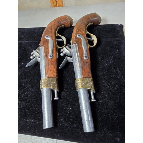 288 - A pair of stunning reproduction flintlock pistols colonial 1806, Napoleonic era. These classic caval... 