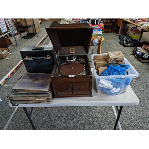 1A - A vintage HMV model 109 tabletop gramophone number 4 sound box. Complete with handle, spare needles,... 