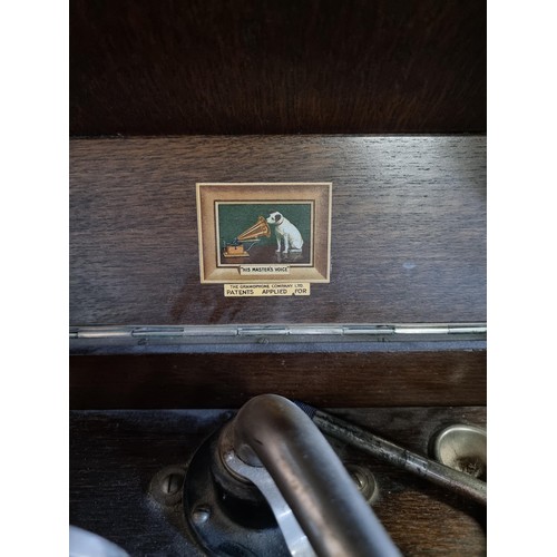 1A - A vintage HMV model 109 tabletop gramophone number 4 sound box. Complete with handle, spare needles,... 