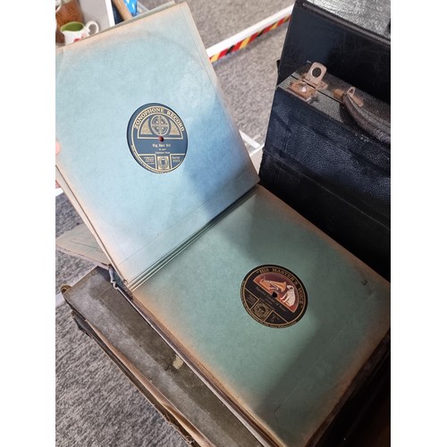 1A - A vintage HMV model 109 tabletop gramophone number 4 sound box. Complete with handle, spare needles,... 