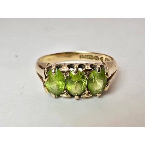 253 - A stunning antique hallmarked 15ct yellow gold peridot 3 stone ring, inset with 3 large faceted peri... 