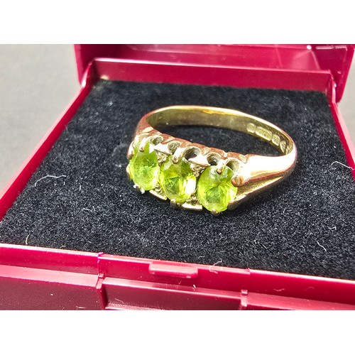 253 - A stunning antique hallmarked 15ct yellow gold peridot 3 stone ring, inset with 3 large faceted peri... 