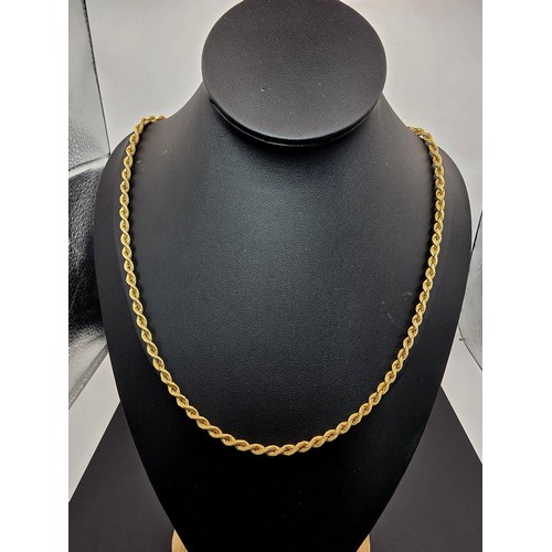 252 - A good quality chunky hallmarked 9ct yellow gold rope twist neck chain, having a total length of 20