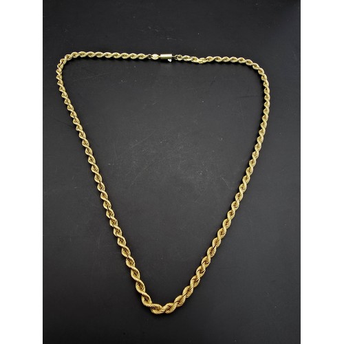 252 - A good quality chunky hallmarked 9ct yellow gold rope twist neck chain, having a total length of 20