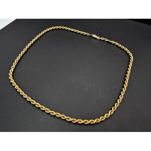 252 - A good quality chunky hallmarked 9ct yellow gold rope twist neck chain, having a total length of 20