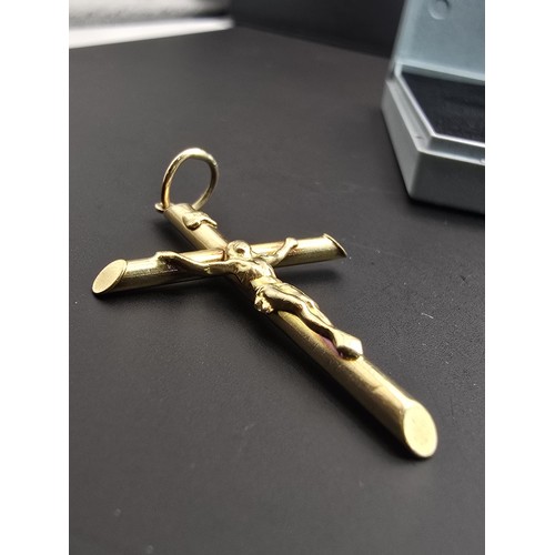 266 - A good 9ct yellow gold large crucifix pendant which is well cast, presenting good detail, length of ... 