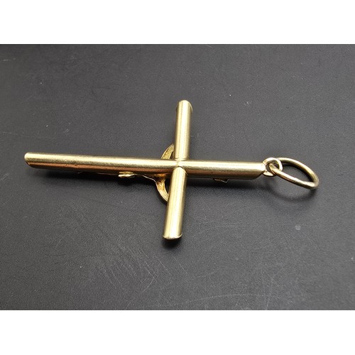 266 - A good 9ct yellow gold large crucifix pendant which is well cast, presenting good detail, length of ... 