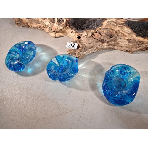 32 - Good quality table decoration piece of drift wood with 3x hand blown blue glass moulded tea light ho... 