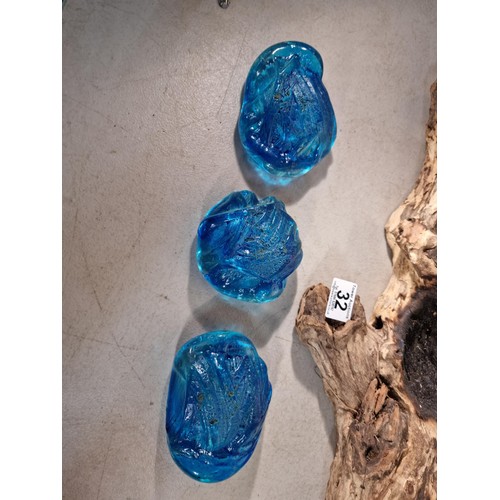 32 - Good quality table decoration piece of drift wood with 3x hand blown blue glass moulded tea light ho... 