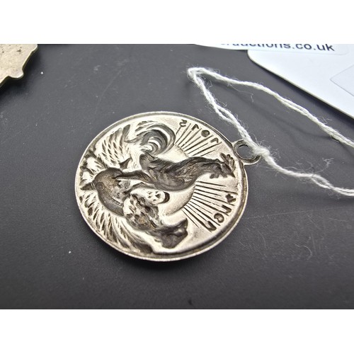 234 - A rare vintage WWI tested as silver French resistance medal pendant featuring a rooster standing on ... 