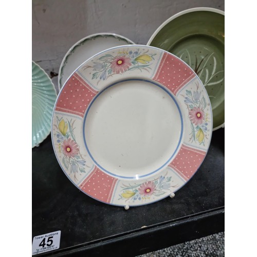 45 - Collection of 8x collectable plates inc 6x Susie Cooper plates of various designs inc floral pattern... 