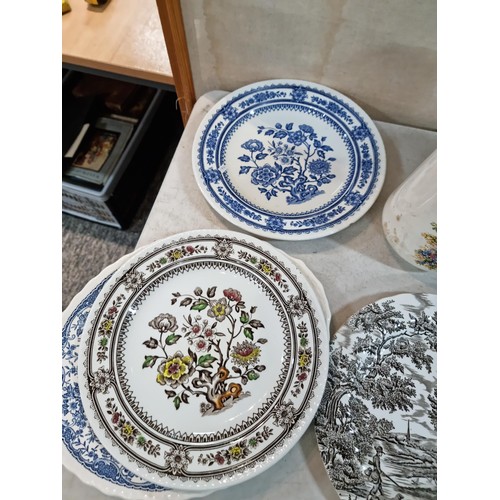 54 - Collection of ceramics to include a good quality blue and white antique fish mould, 3x The Hunter by... 