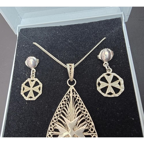 184 - A pretty 925 silver matching jewellery set featuring a Maltese cross pendant with a filigree design ... 