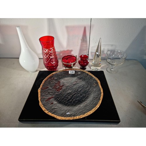 136 - Collection of art glass to include a large impressive IVV Italian glass platter with gilded edge, al... 