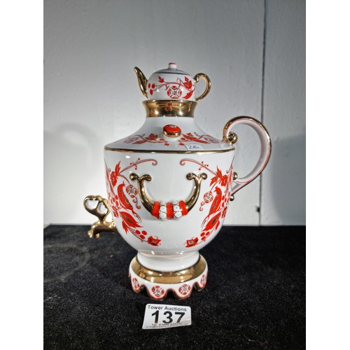 137 - Good quality Russian Lomonosov Imperial Samovar in good order with red and gilt floral decoration wi... 